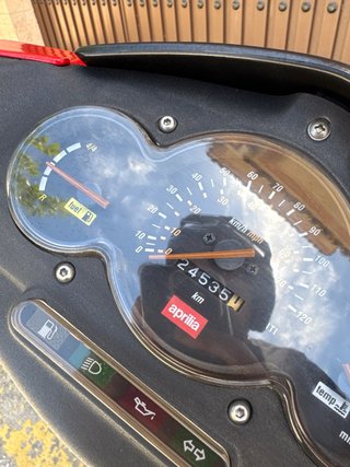 Aprilia Sonic Roja y Negra