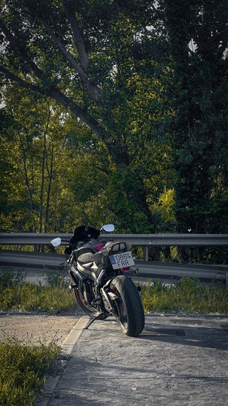 Suzuki GSXR600 K7 Negra