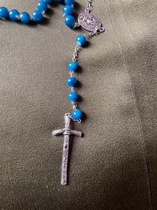 Collar Cruz Religioso Cuentas Azules