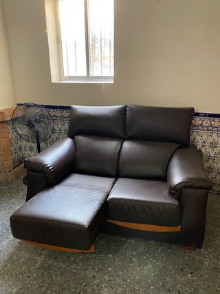 Sofá 2 plazas extensible piel sintética