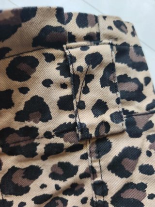 Mini falda cargo animal print leopardo Bershka