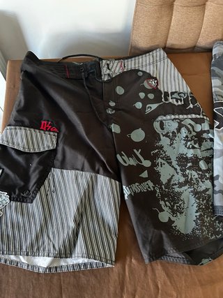 Bañadores Quiksilver ( todos 50 euros )