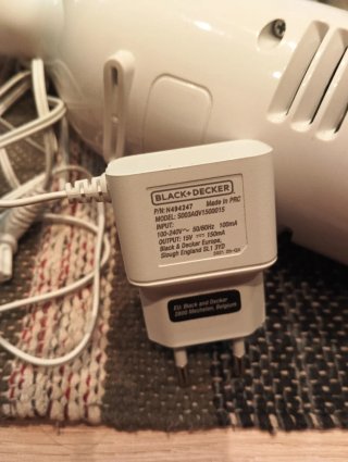 Aspirador de mano Black+Decker Modelo HLVC 315 H1