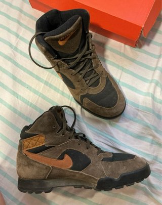 Botas Nike Marrones y Negras Poco Uso