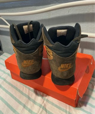 Botas Nike Marrones y Negras Poco Uso