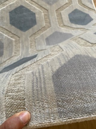 Alfombra gris y azul