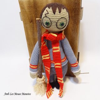 Harry Potter. Amigurumi tejido a mano.