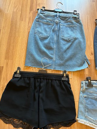 Lote de faldas y shorts vaqueros