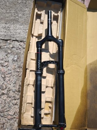 Rock Shox Yari 27,5 29 ebike