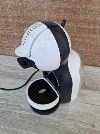 Cafetera Dolce Gusto Blanca y Negra