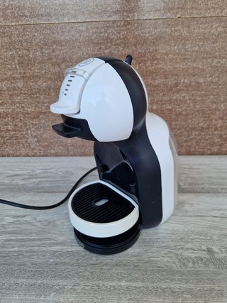 Cafetera Dolce Gusto Blanca y Negra