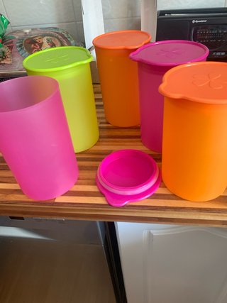 Set di 5 bicchieri/contenitori in plastica