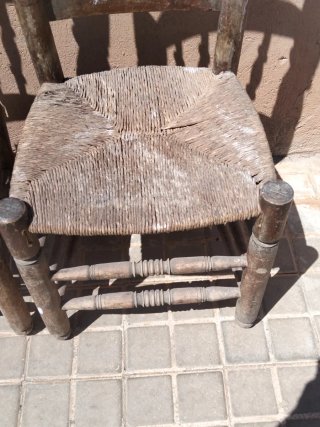 2 Vecchie Sedie Rustiche in Legno e Giuta