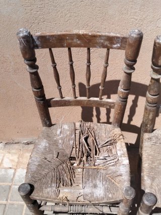 2 Vecchie Sedie Rustiche in Legno e Giuta