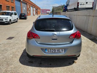 Opel Astra 2012