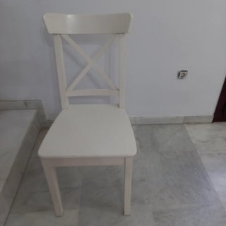 Mesa extensible blanca con 6 sillas