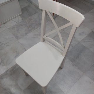 Mesa extensible blanca con 6 sillas