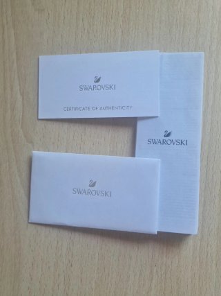 Gafas de sol Swarovski rosas y moradas
