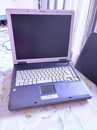 Portátil Retro Airis Pentium 4