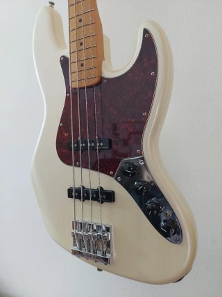 Bajo Fender Jazz Bass Player Plus