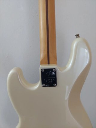 Bajo Fender Jazz Bass Player Plus