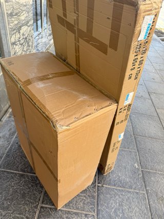 Mesa gaming con silla rojo negro efecto carbon