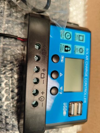 Estación Carga Solar con Pinzas y USB