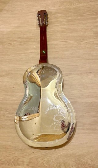 Dobro o guitarra resonadora tricone