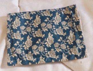 Monedero floral azul y beige