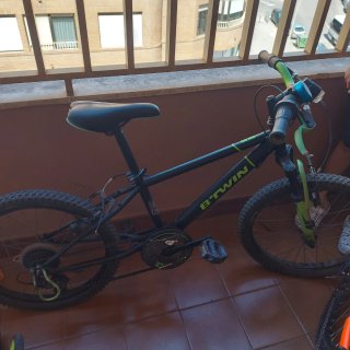 Bicicleta infantil B'TWIN 20 buen estado