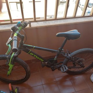 Bicicleta infantil B'TWIN 20 buen estado
