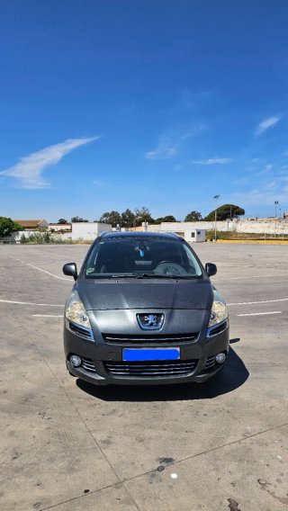 Peugeot 5008 2011