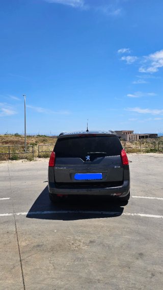 Peugeot 5008 2011