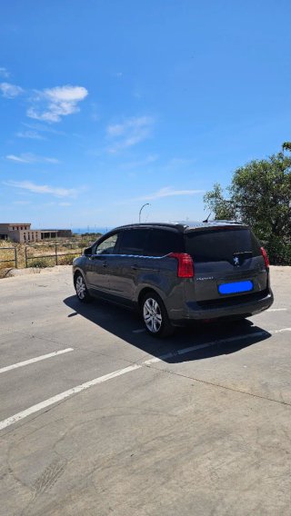 Peugeot 5008 2011