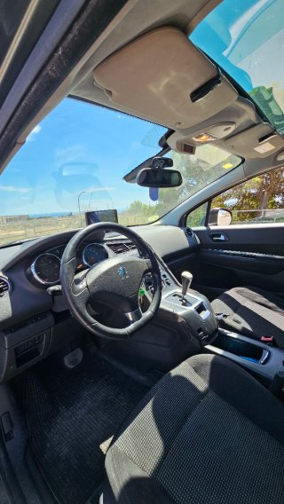 Peugeot 5008 2011