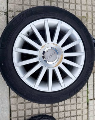 Llanta Audi 16 con neumático Michelin (3)