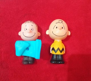 Figuras Peanuts Charlie Brown y Linus de Snoopy.