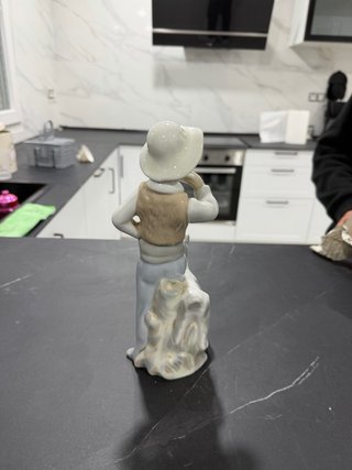 Figura Niño Pastor con Cordero Porcelana