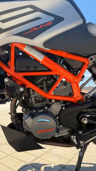 KTM 125 Duke Gris y Naranja