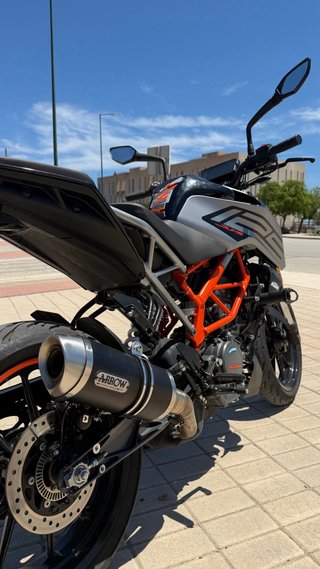 KTM 125 Duke Gris y Naranja