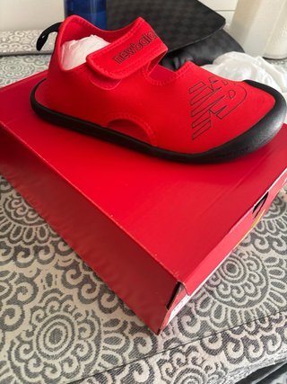 Chanclas New Balance Rojas Talla 35