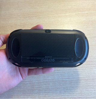 PS VITA OLED con Magia + scheda 16GB + caricabatterie