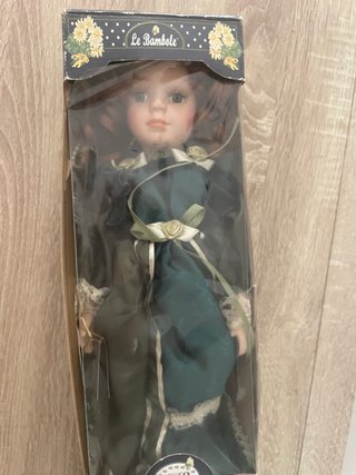 Muñeca de porcelana vintage