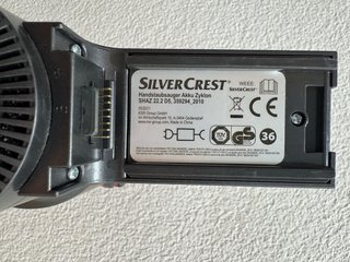 Aspiradora de mano roja Silvercrest