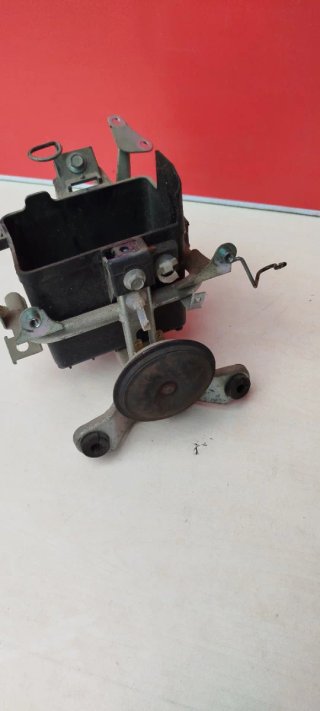 -Honda Visión. Araña y soporte bateria