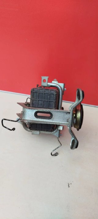 -Honda Visión. Araña y soporte bateria