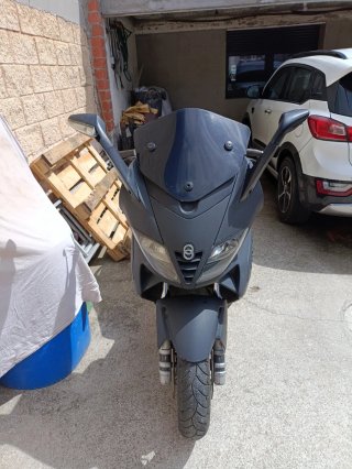 Gilera Nexus 500 Maxi-Scooter Negra