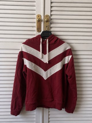 Sudadera con diseño de V