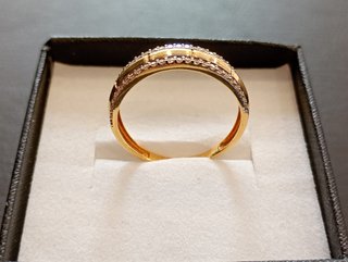 Anillo de oro con diamantes