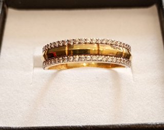 Anillo de oro con diamantes